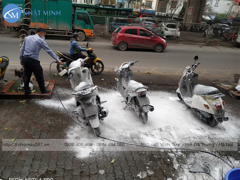 Nước rửa xe, nước bóng lốp mua loại nào cho tiệm vừa sạch, vừa tiết kiệm ?